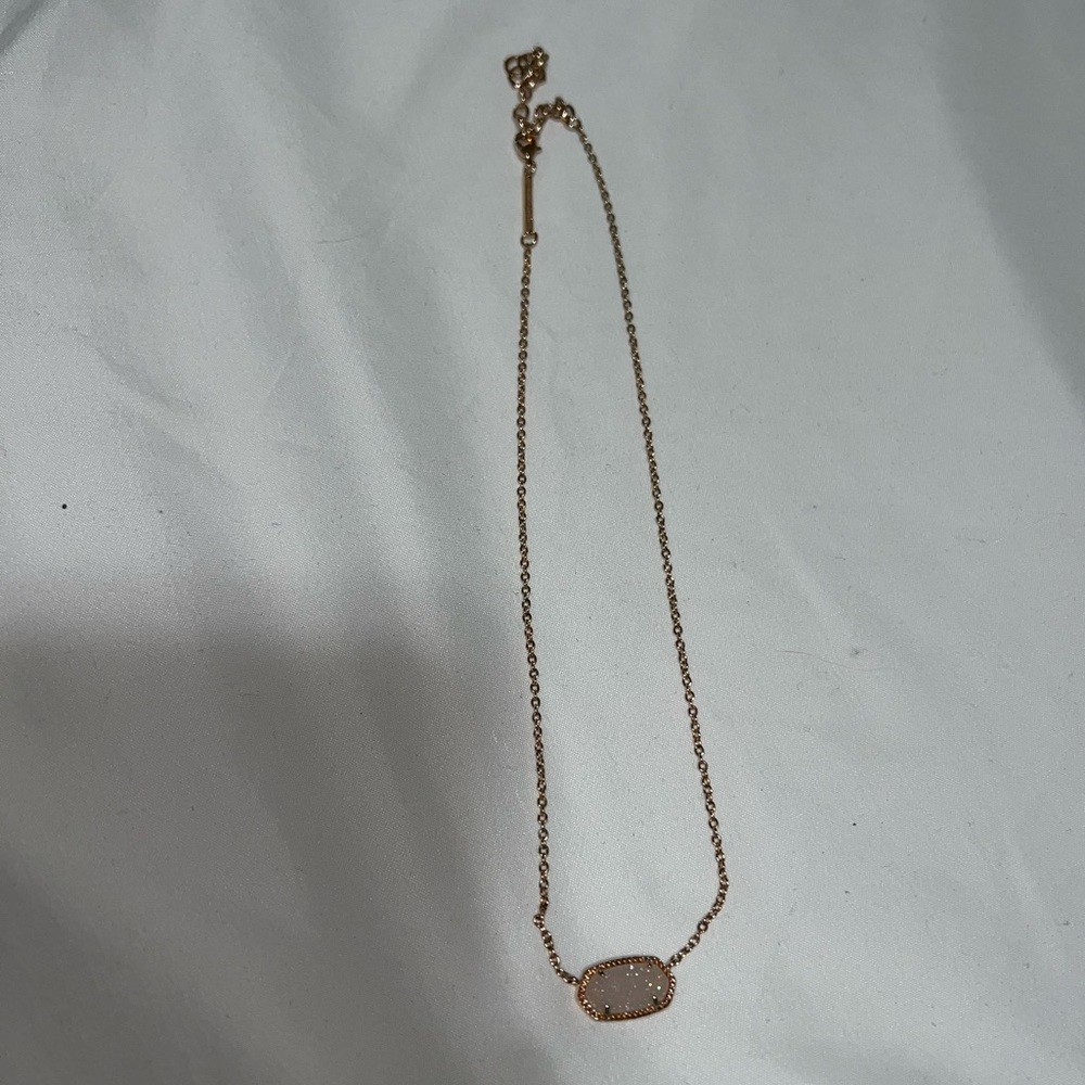 Rose gold Kendra Scott necklace